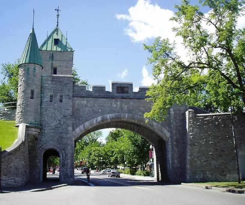 INITIAL / Parisianer / Centre-ville de Québec